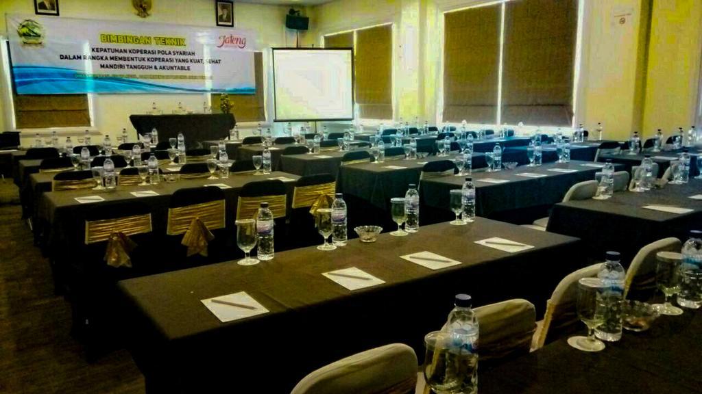 Hotel Safira Magelang Exterior photo